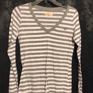 Hollister long sleeve V-neck tee